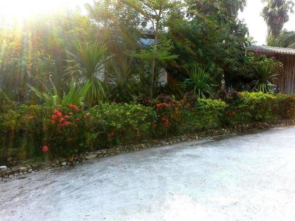 Krisada Beach Resort Mae Nam Exterior photo